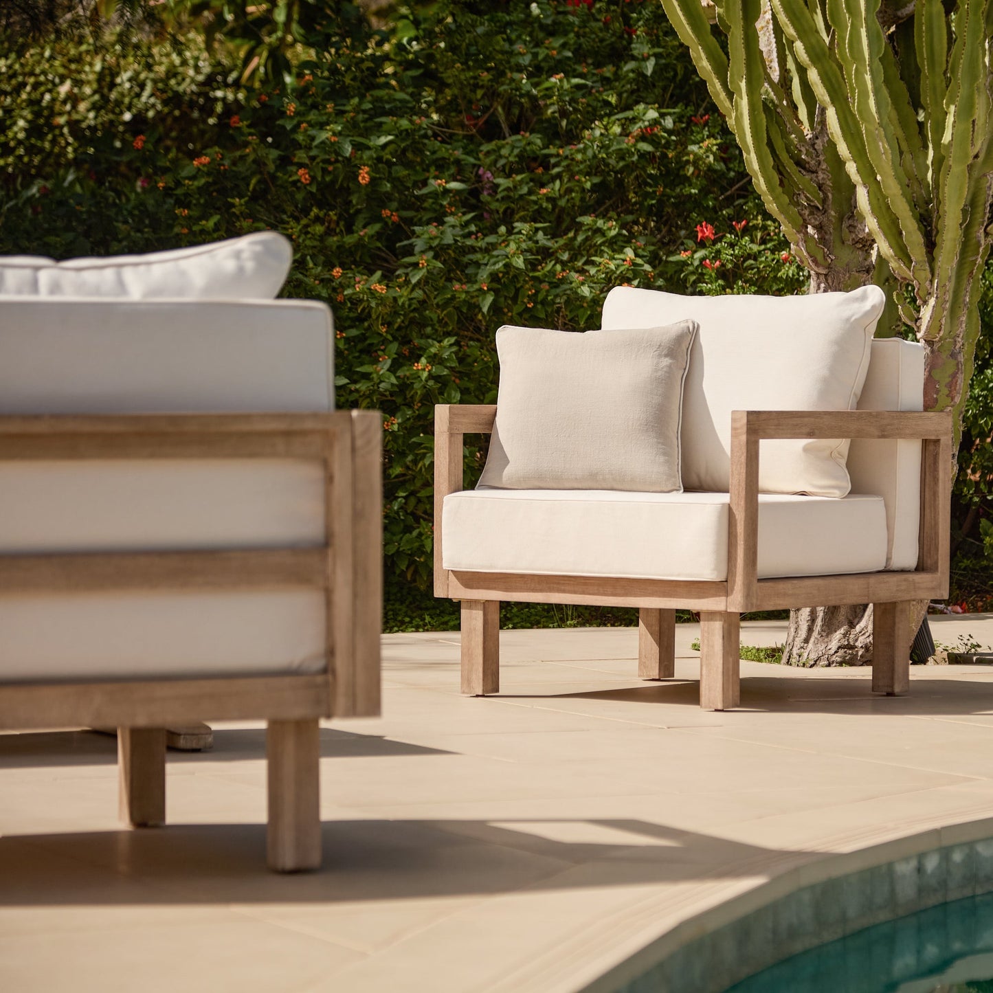 Akira 5 Seater Wooden Garden Set with 2 Akira Side Tables