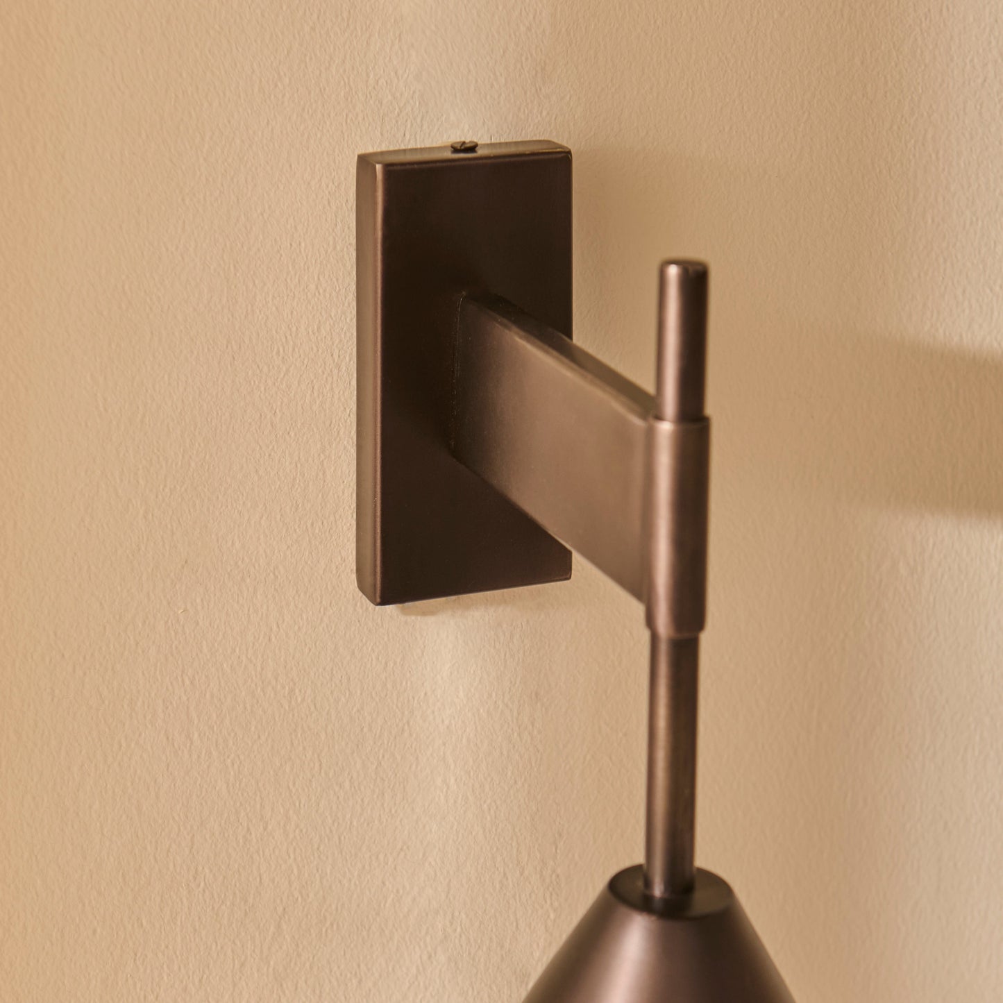 Outlet - Brockhill Large Metal Wall Light - Bronze