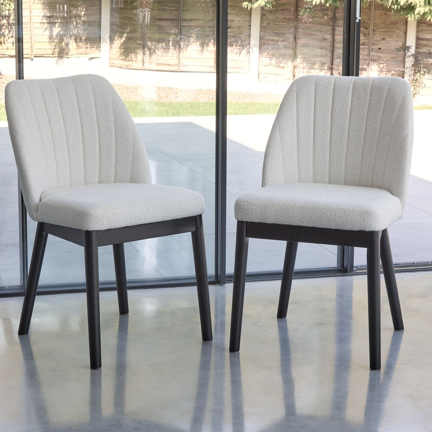 Amelia Black Extending Dining Table Set - 6 Seater - Chloe Light Beige Boucle Dining Chairs - Black Oak Legs