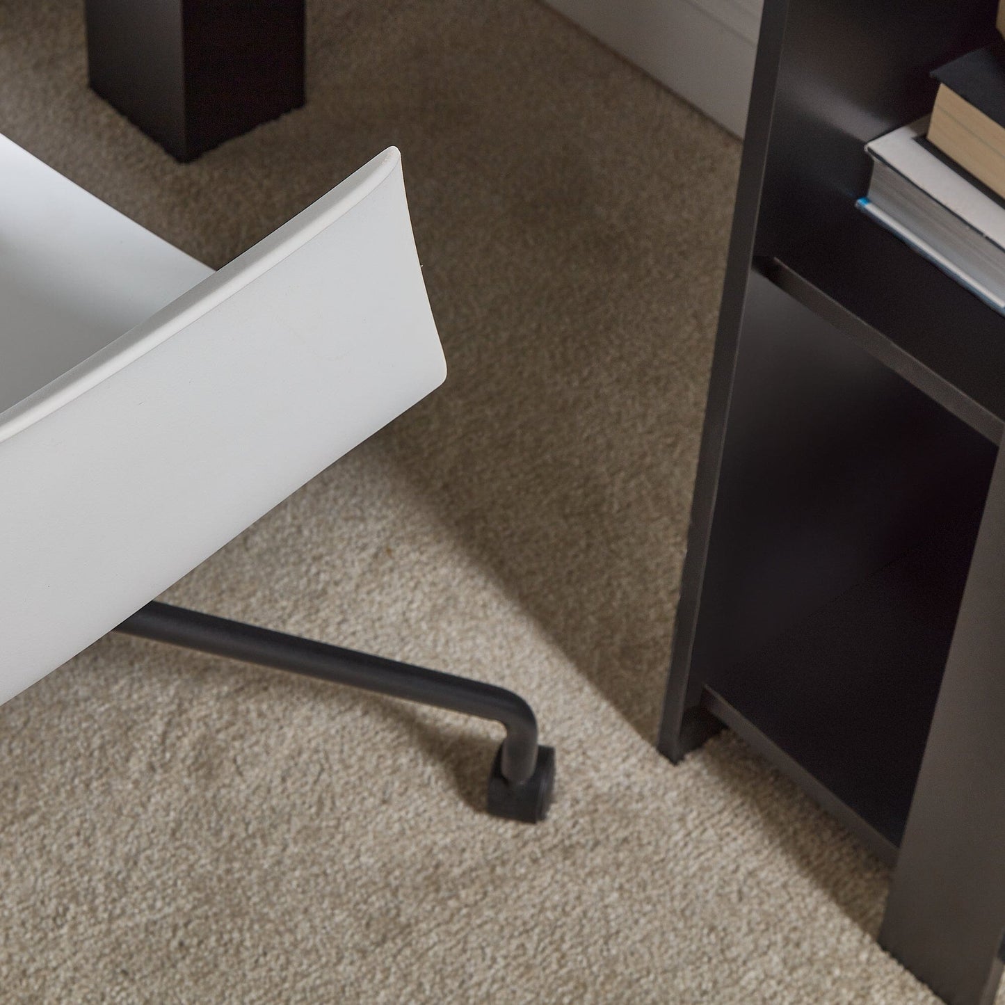 Outlet - Logan Office Swivel Chair - White with Black Legs