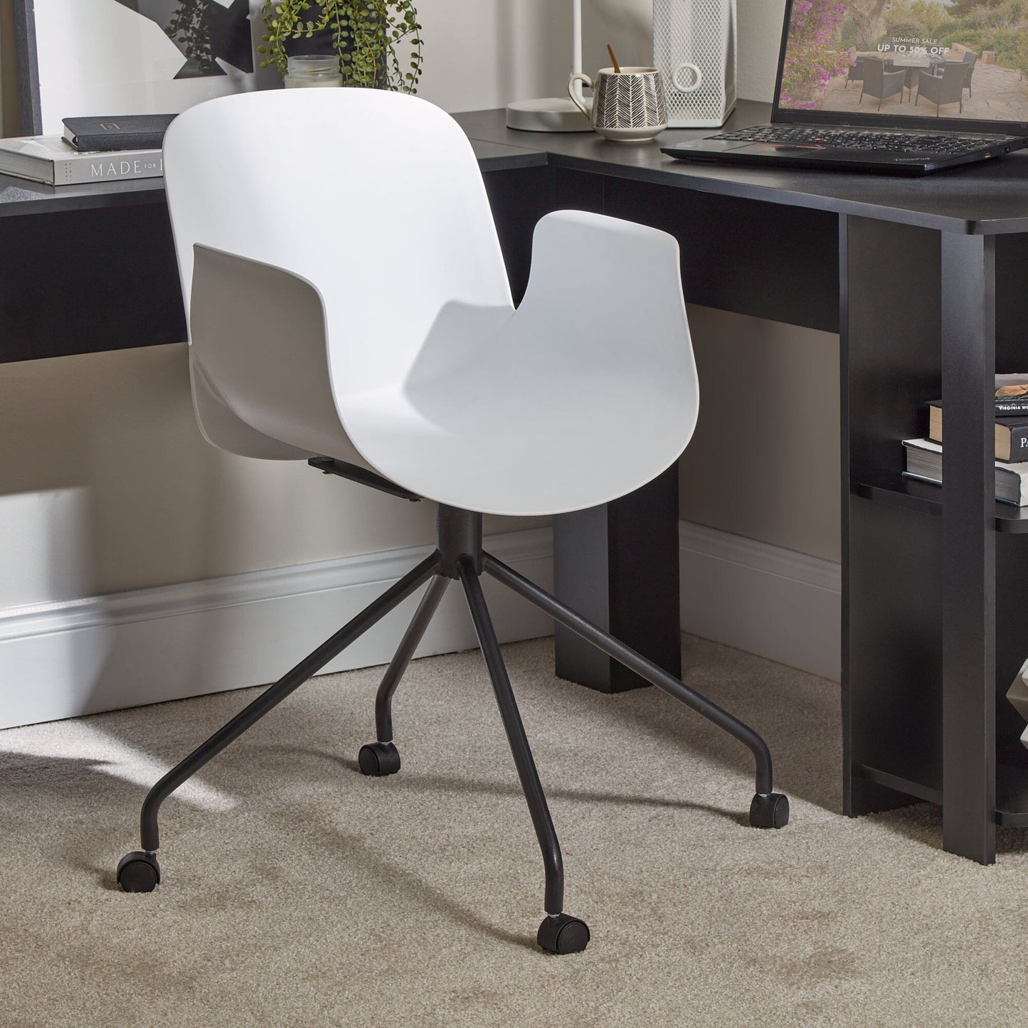 Outlet - Logan Office Swivel Chair - White with Black Legs