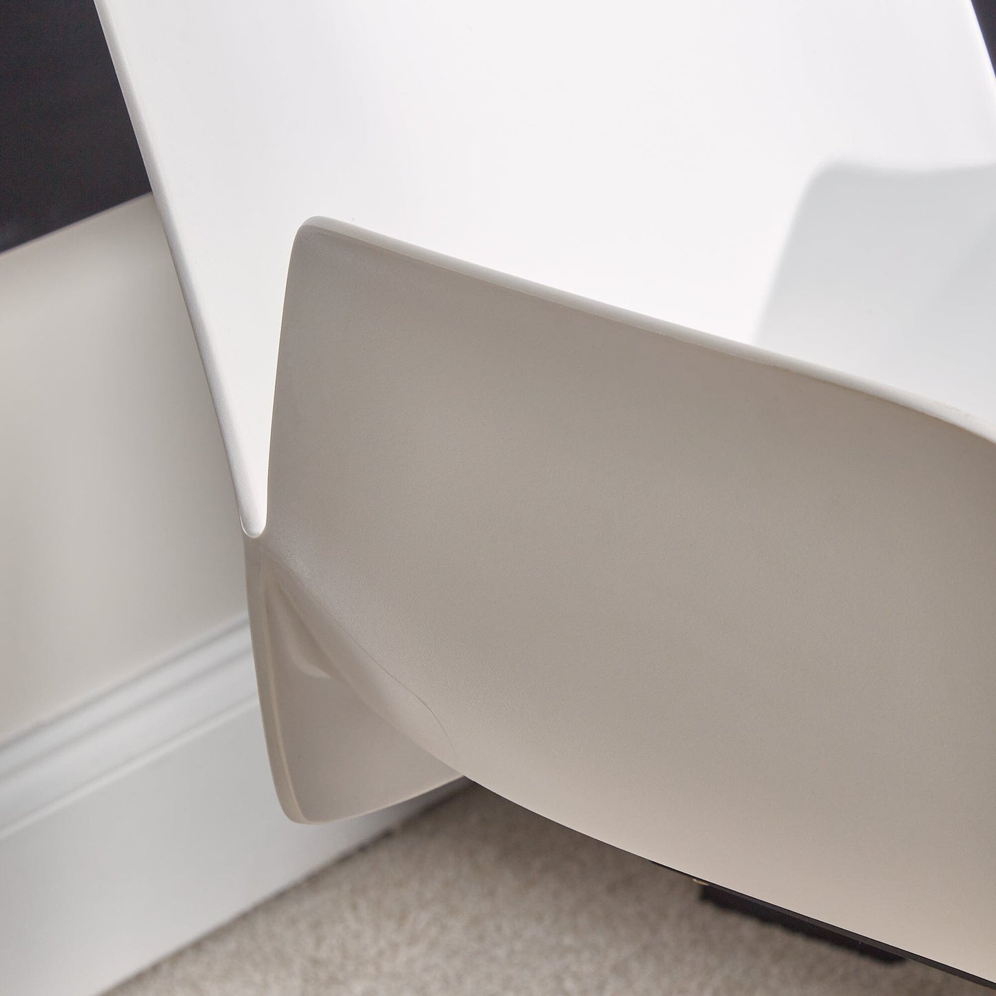 Outlet - Logan Office Swivel Chair - White with Black Legs