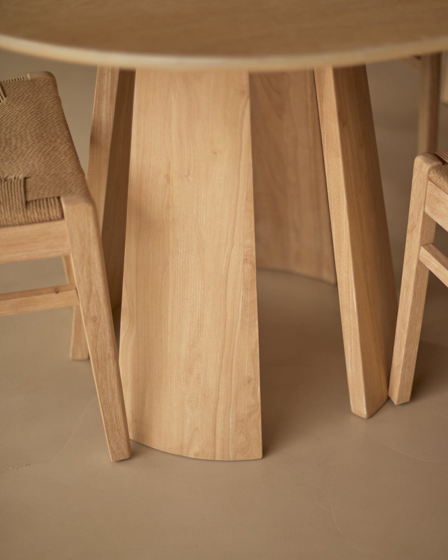 Outlet - Farren Whitewash Oval Dining Table