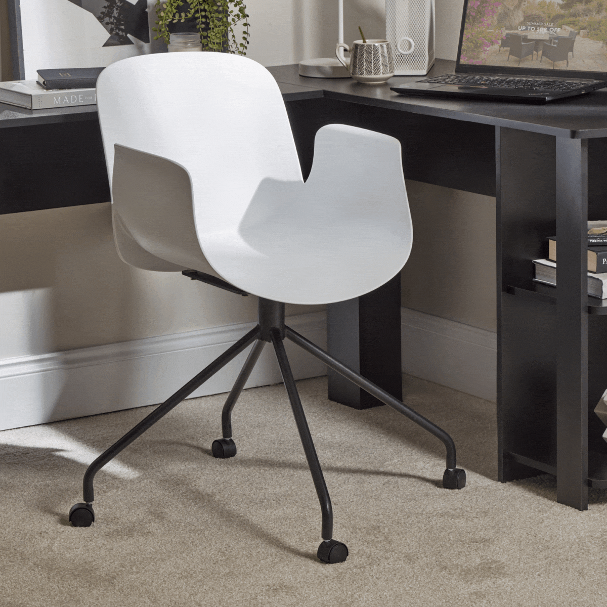 Outlet - Logan Office Swivel Chair - White with Black Legs