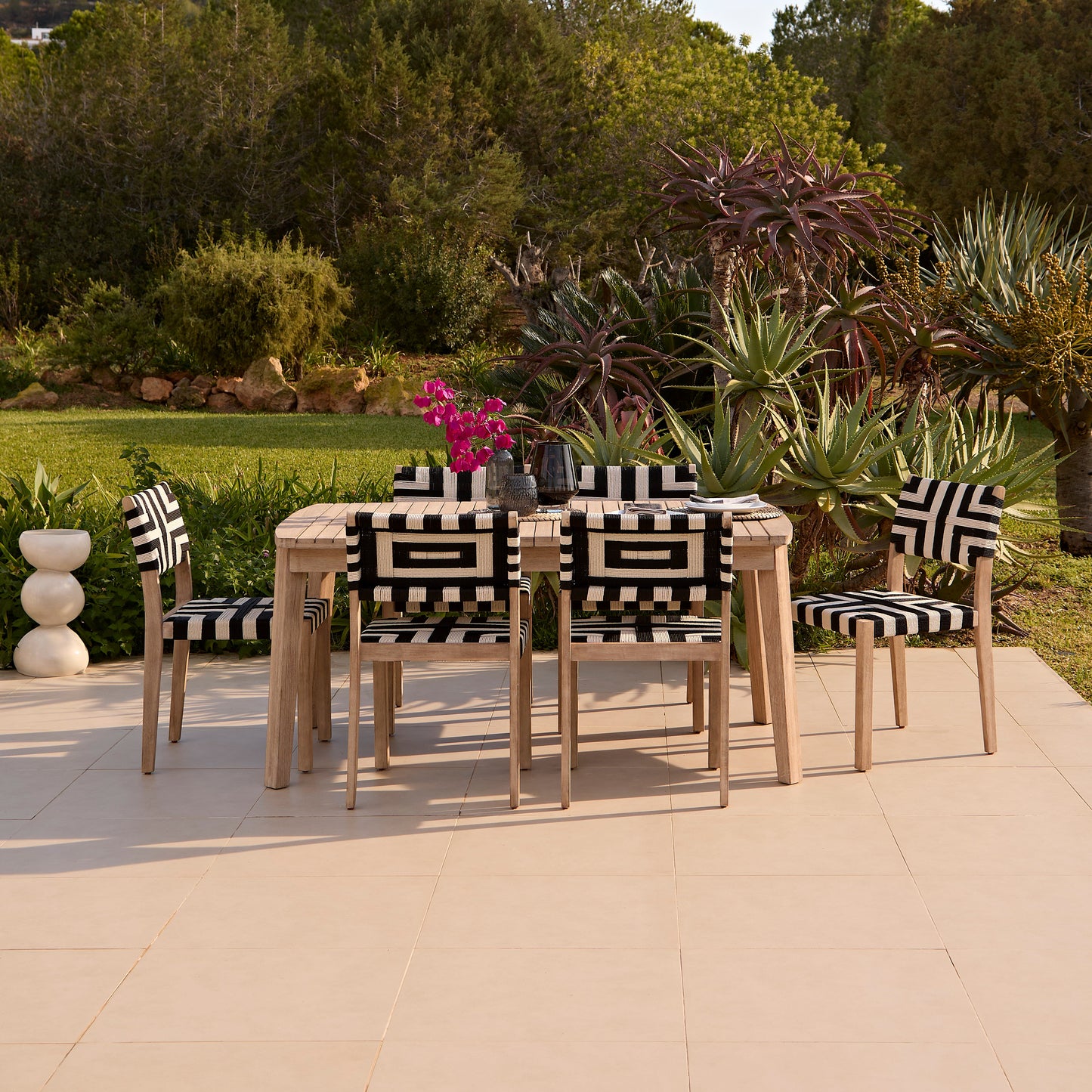 Saffron 6 Seater Extending Wooden Garden Dining Set with Saffron Black/Beige Chairs