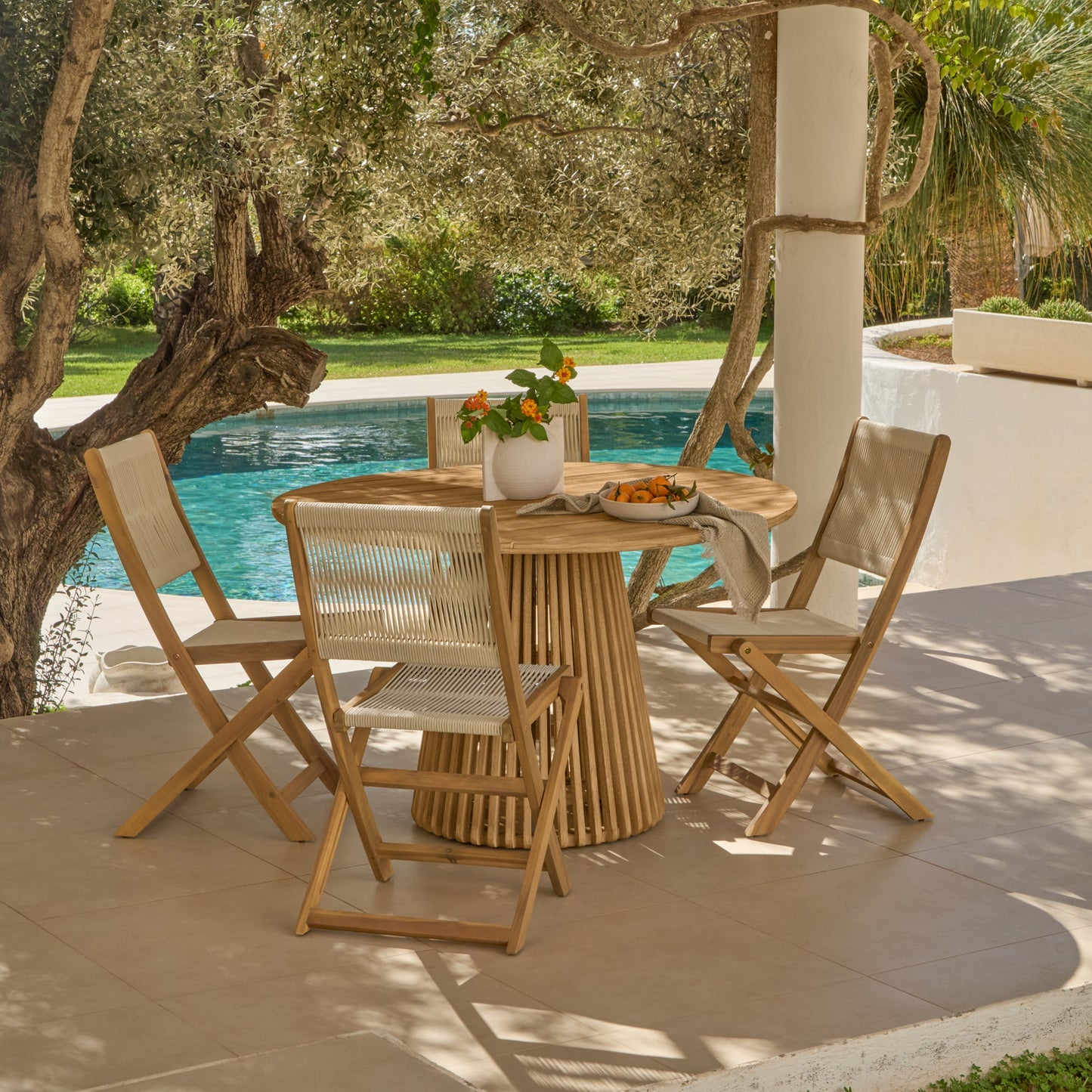 Willow 4 Seater White Acacia Round Garden Dining Set with Cove Beige Rope Chairs