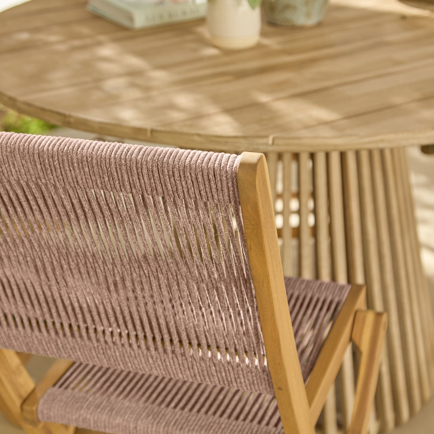 Willow 4 Seater White Acacia Round Garden Dining Set with Cove Pink Rope Chairs