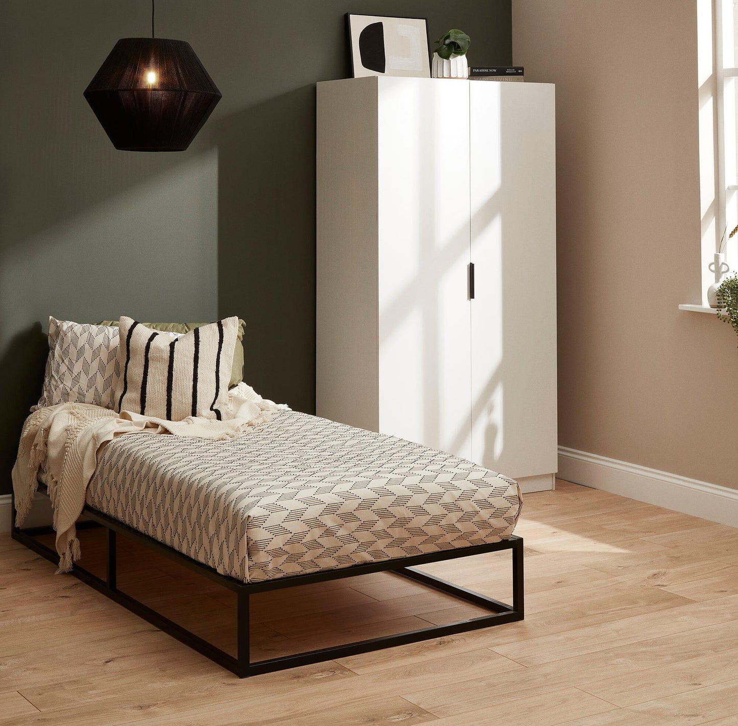 Outlet - Indy Single Platform Bed - Black Metal